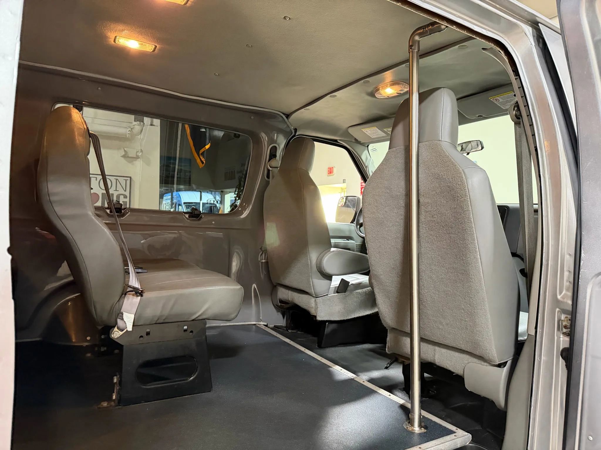 Used 2014 Ford E-250 and Econoline 250 w/ Power Group image 34