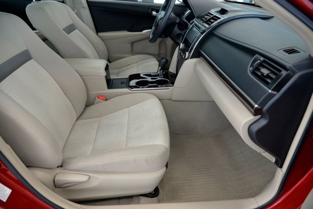 Used 2014 Toyota Camry XLE FWD image 31