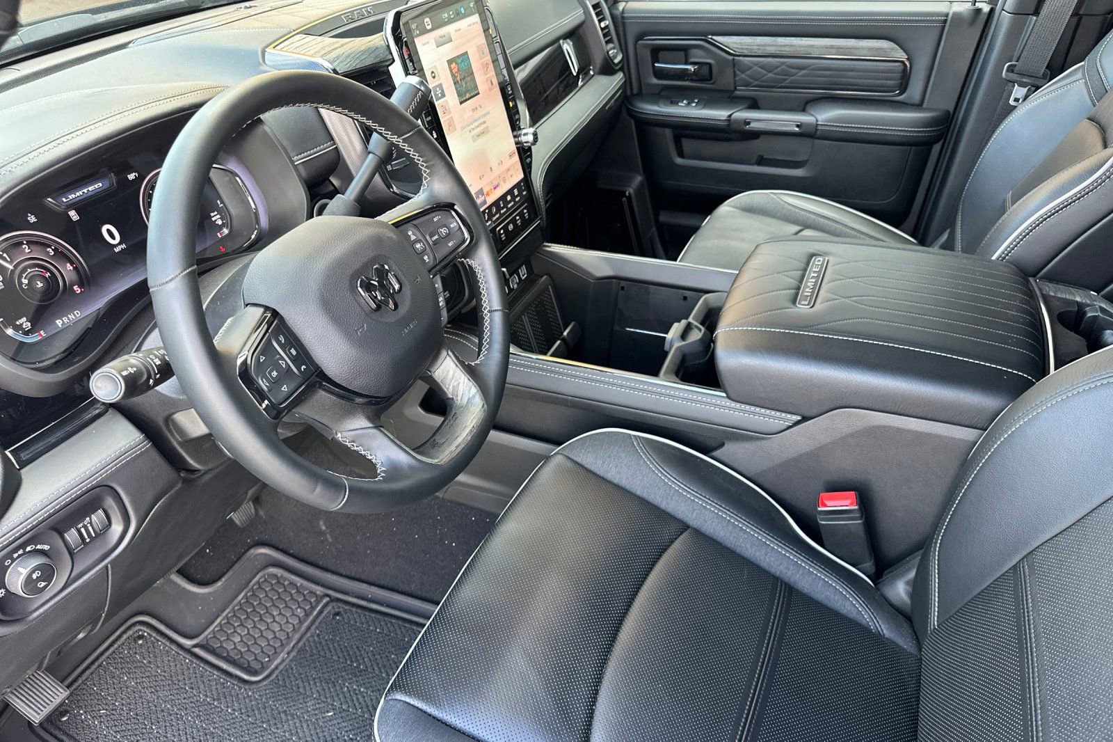 Used 2025 RAM 3500 Limited image 11