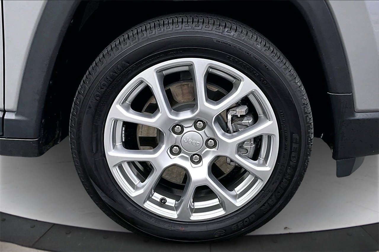 Certified 2024 Jeep Compass Latitude w/ Sun and Sound Group image 34