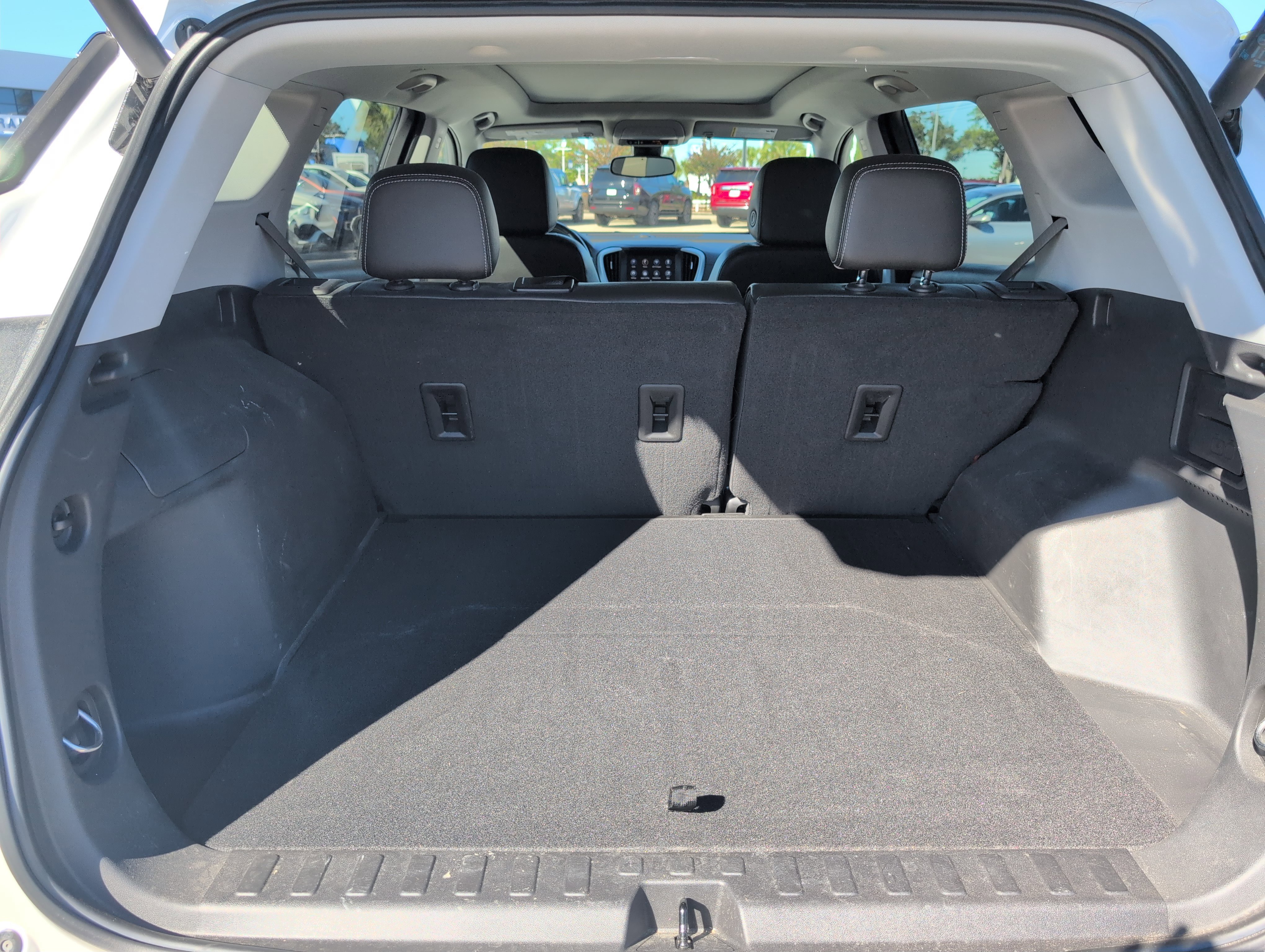 Used 2022 GMC Terrain SLT w/ LPO, Floor Liner Package image 29