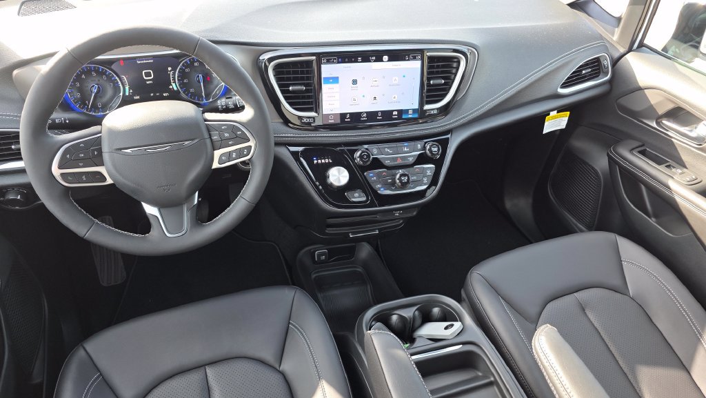 New 2027 Chrysler Pacifica Select FWD image 26