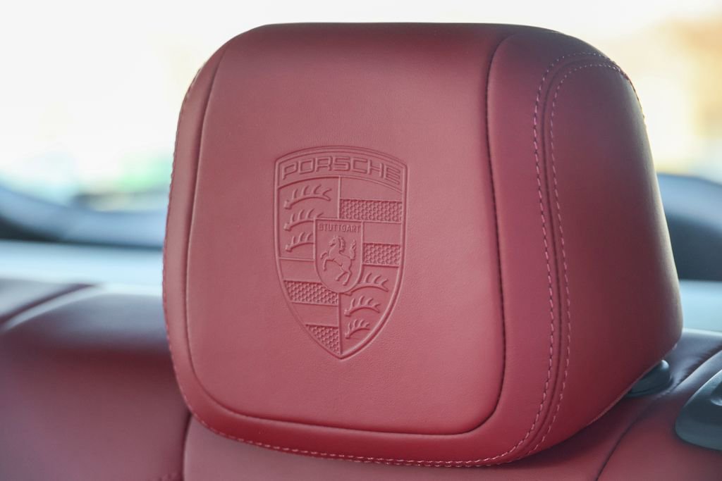 Certified 2025 Porsche Macan 4 Electric image 50