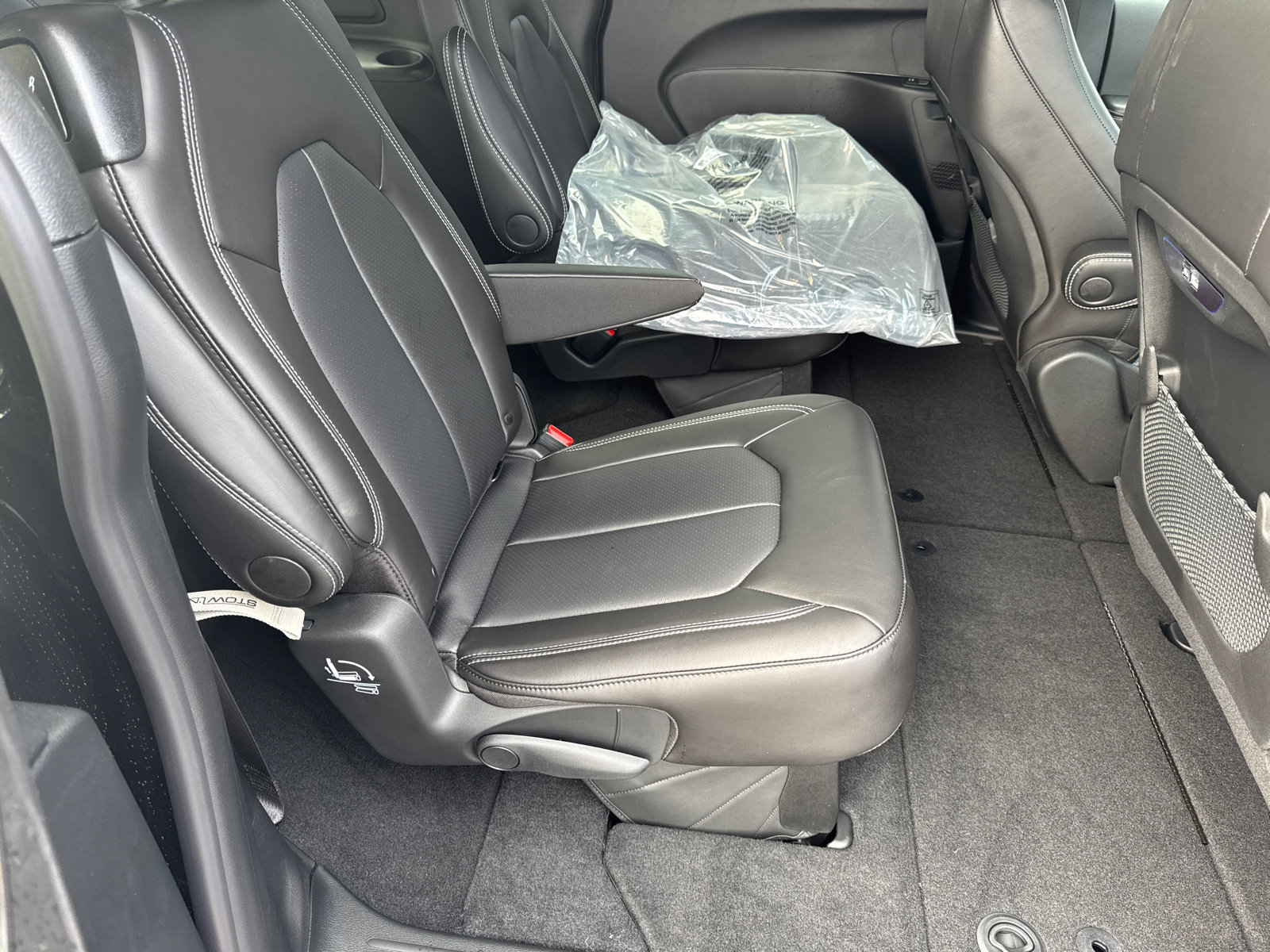 New 2026 Chrysler Pacifica Select FWD image 15