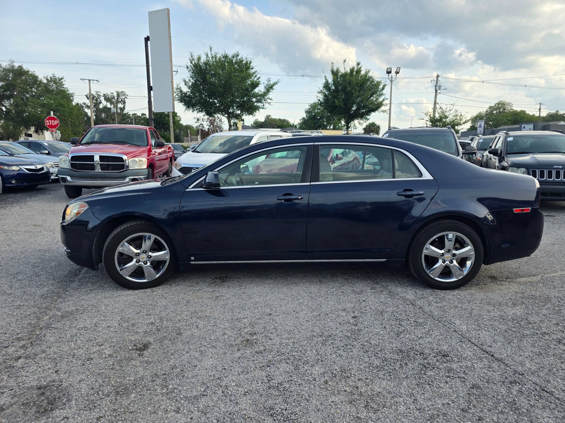 Used 2010 Chevrolet Malibu LT w/ Premium Mat Package FWD image 4