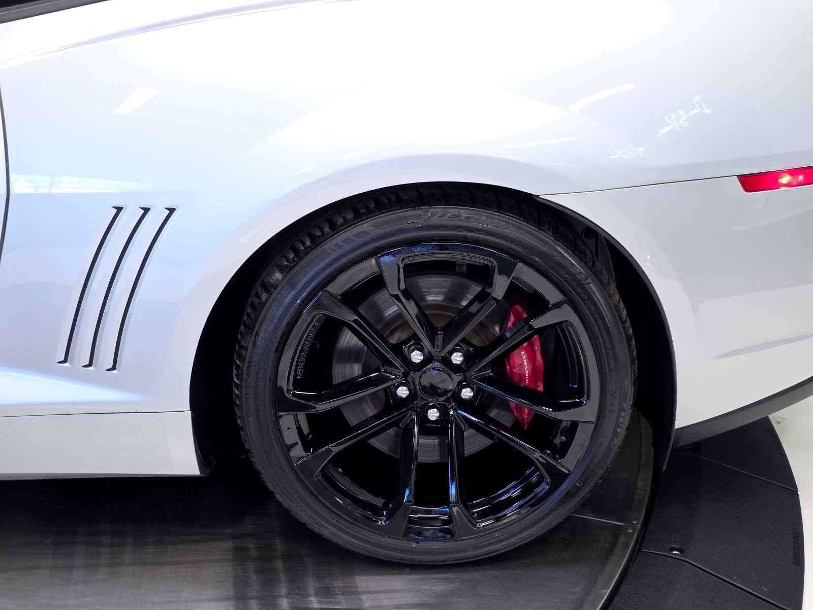 Used 2015 Chevrolet Camaro SS w/ SS Performance Package RWD image 39