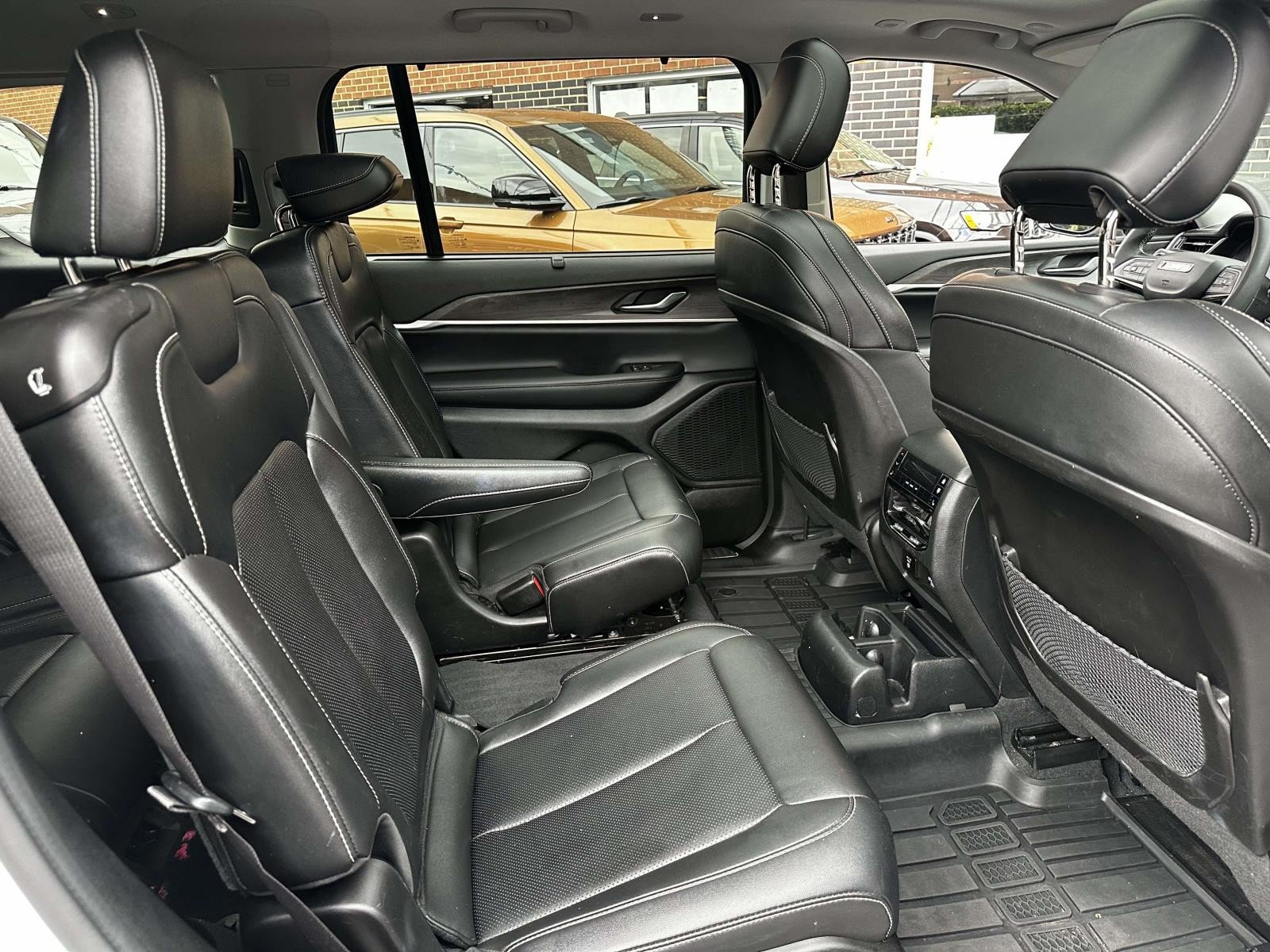 Used 2023 Jeep Grand Cherokee L Limited w/ Luxury Tech Group II AWD/4WD image 15