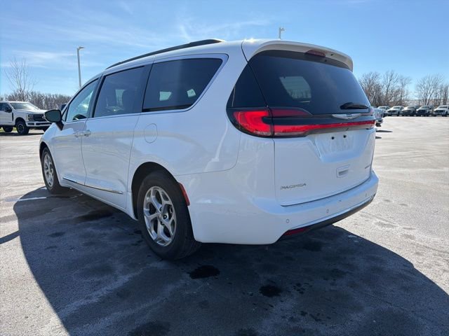 Used 2023 Chrysler Pacifica Limited FWD image 13
