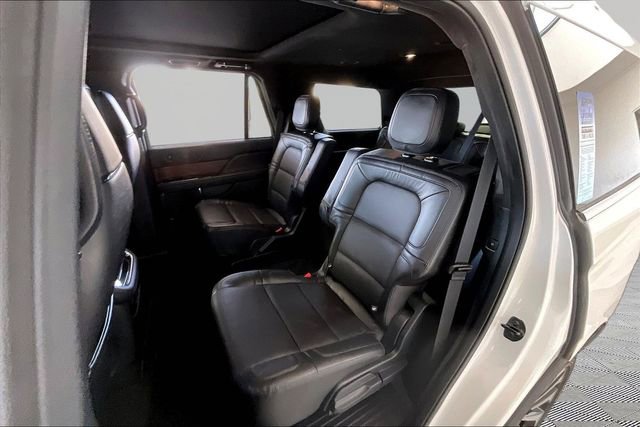 Used 2022 Lincoln Navigator Reserve AWD/4WD image 16