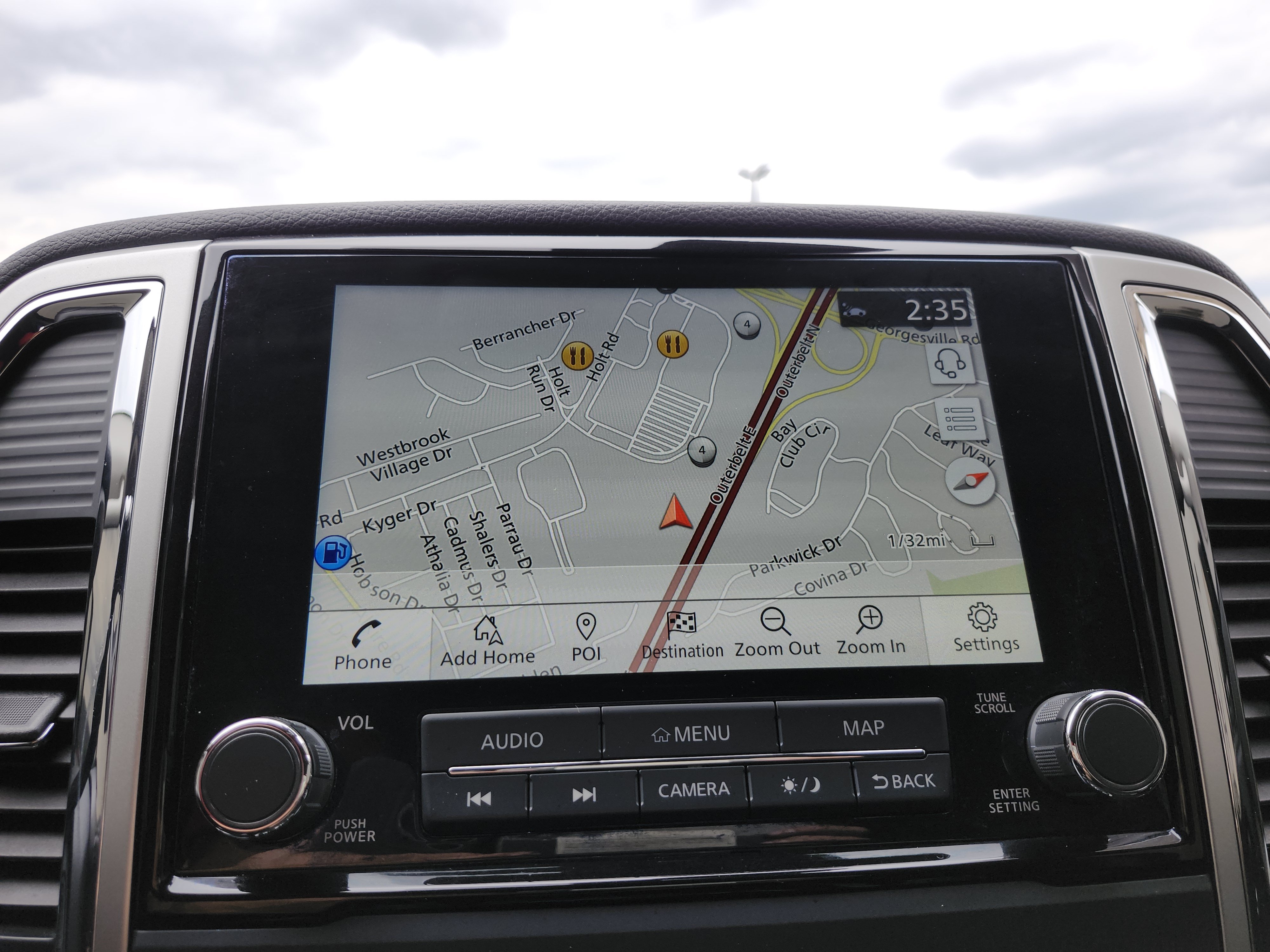Used 2021 Nissan Titan SL w/ Moonroof Package AWD/4WD image 4