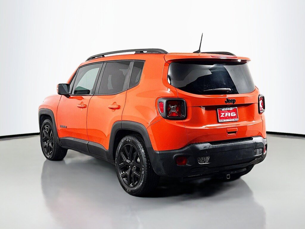 Used 2019 Jeep Renegade Altitude w/ Quick Order Package 2XM FWD image 3