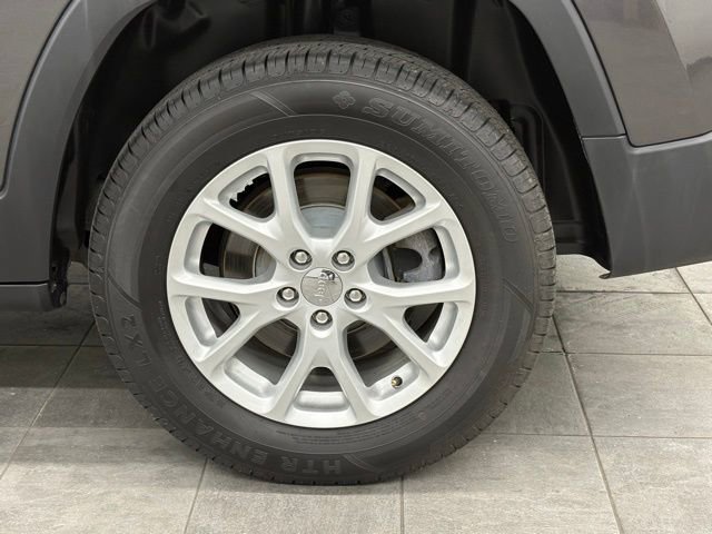 Used 2014 Jeep Cherokee Latitude AWD/4WD image 7