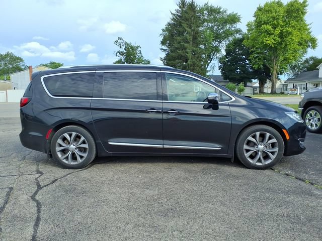 Used 2019 Chrysler Pacifica Limited FWD image 8