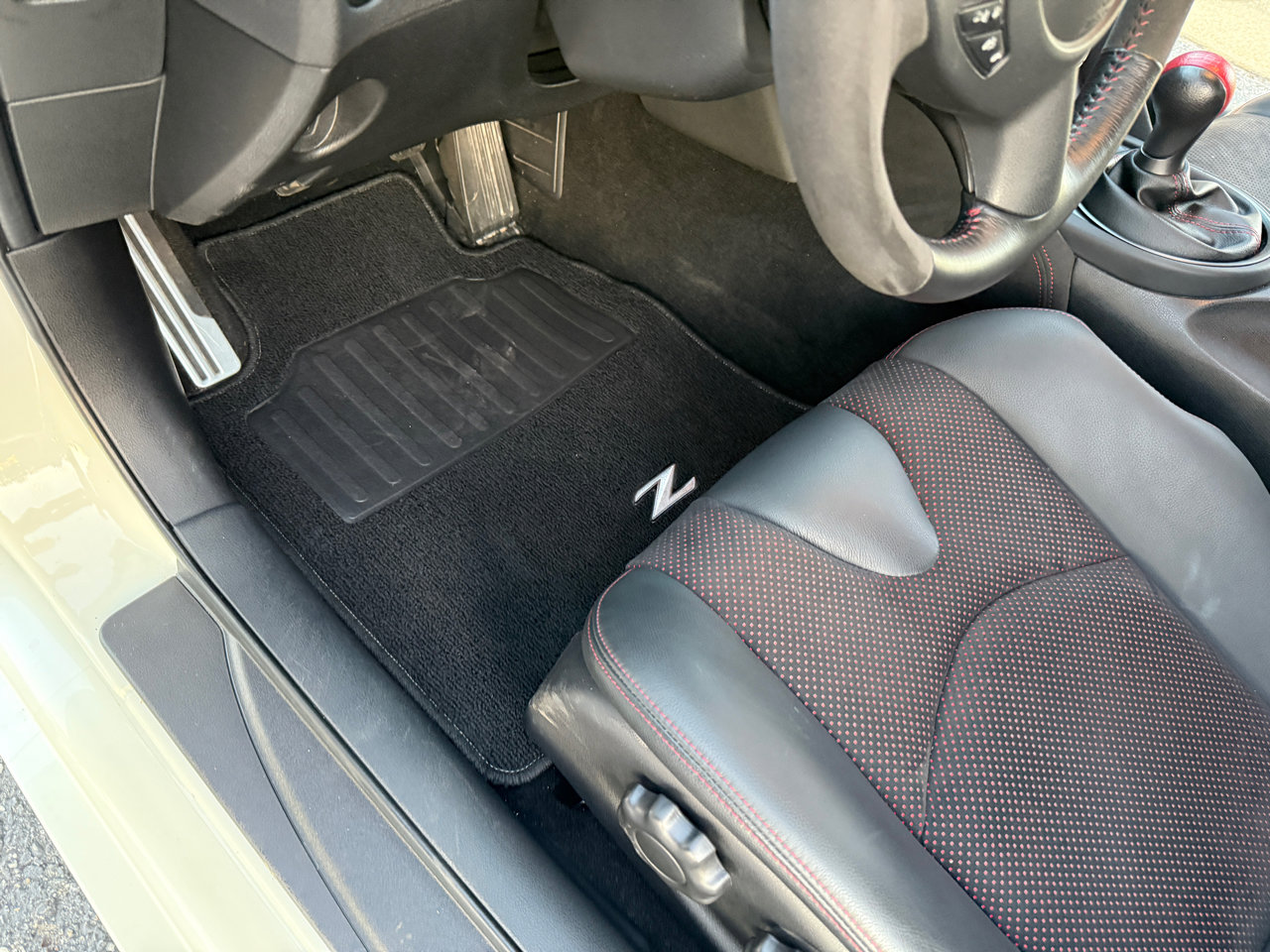 Used 2020 Nissan 370Z Coupe image 28