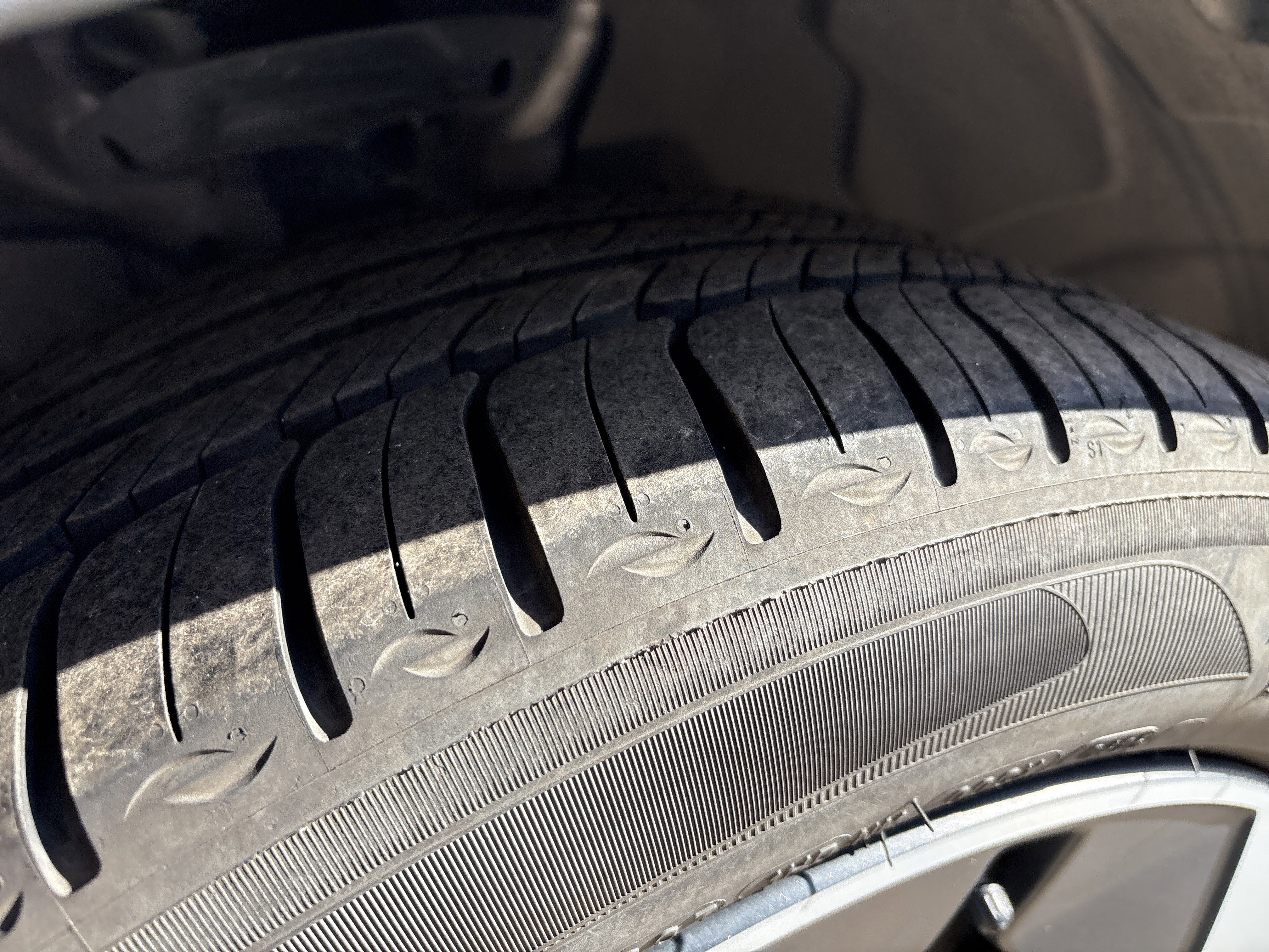 Certified 2025 Volvo XC40 B5 Plus image 12