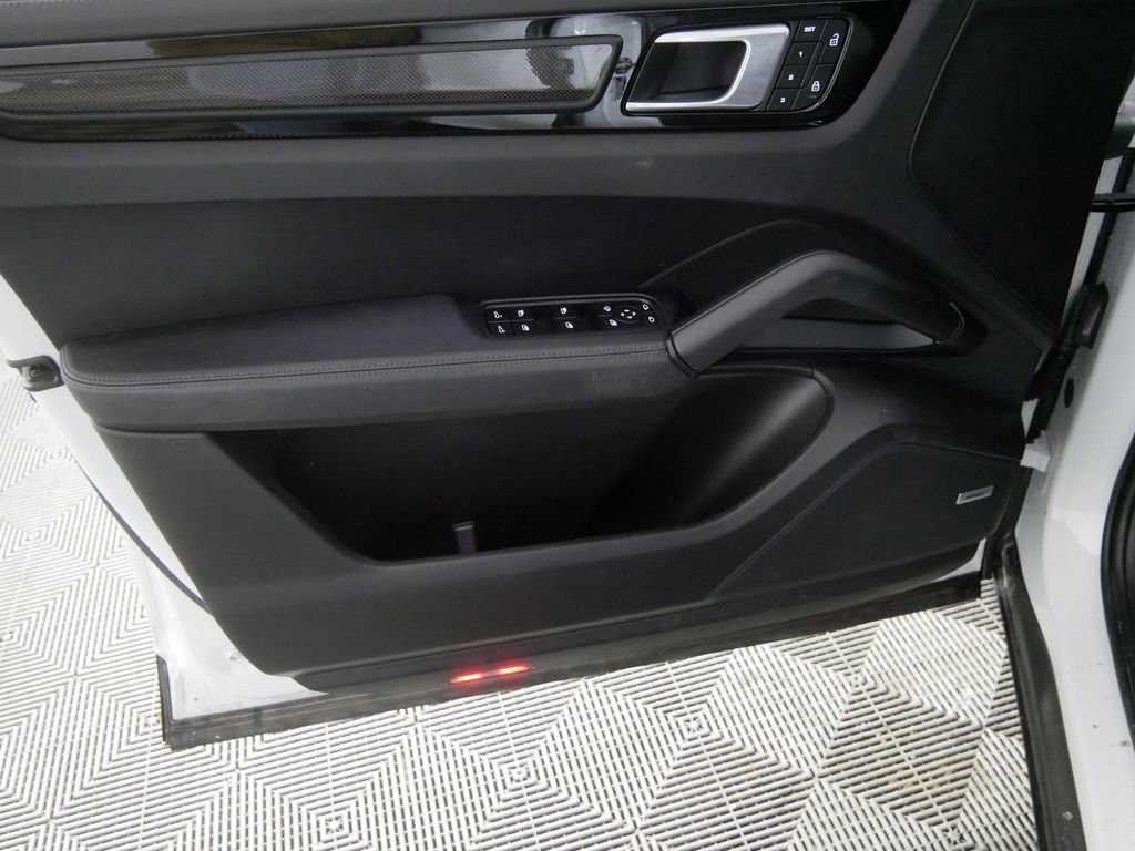 Used 2021 Ford Explorer ST w/ ST Street Pack image 11