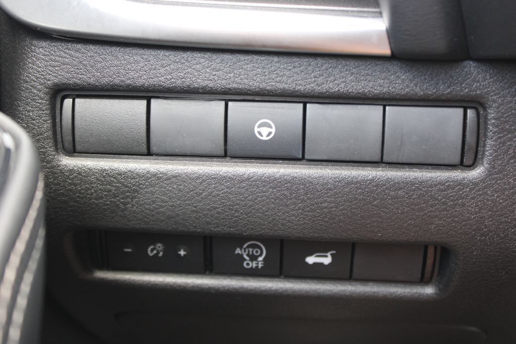 Used 2024 Nissan Rogue SV AWD/4WD image 40