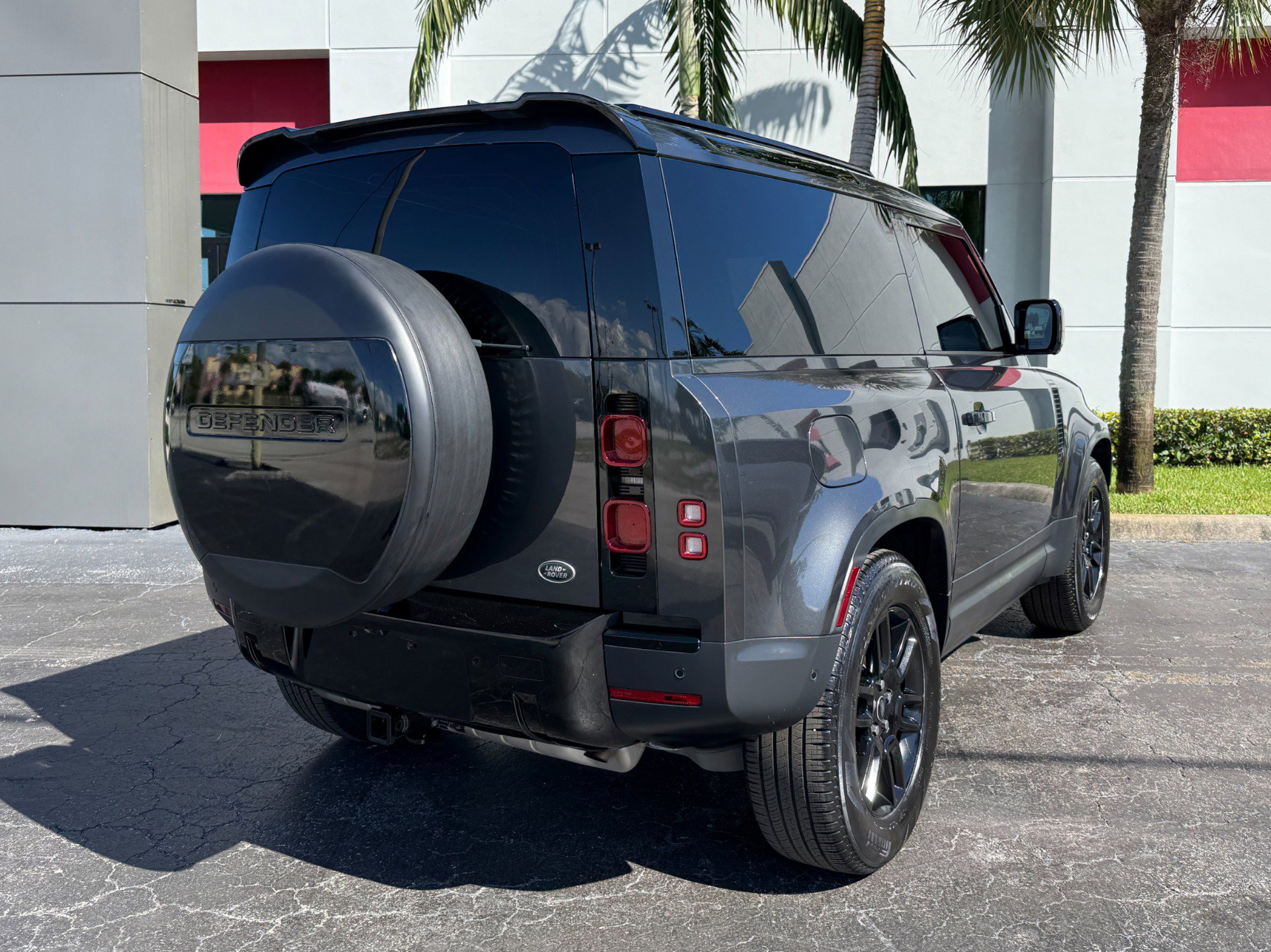 Used 2023 Land Rover Defender 90 S image 16