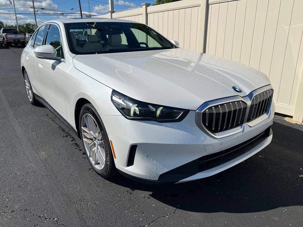 Used 2024 BMW 530i xDrive w/ Convenience Package AWD/4WD image 2