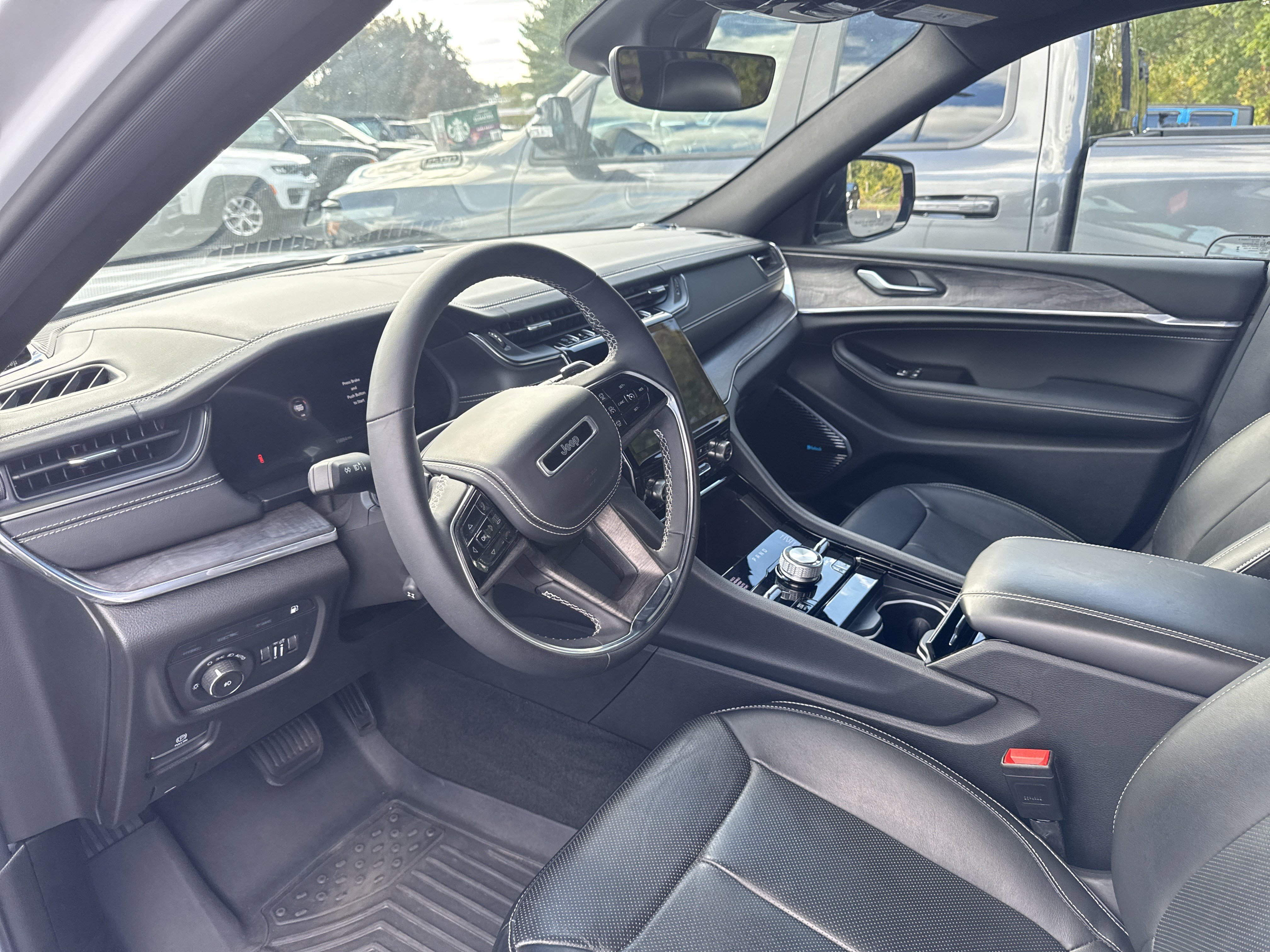 Used 2023 Jeep Grand Cherokee Overland AWD/4WD image 17