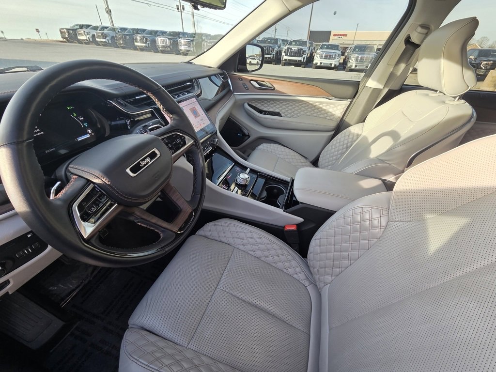 Used 2022 Jeep Grand Cherokee Summit w/ Advanced Protech Group IV image 9