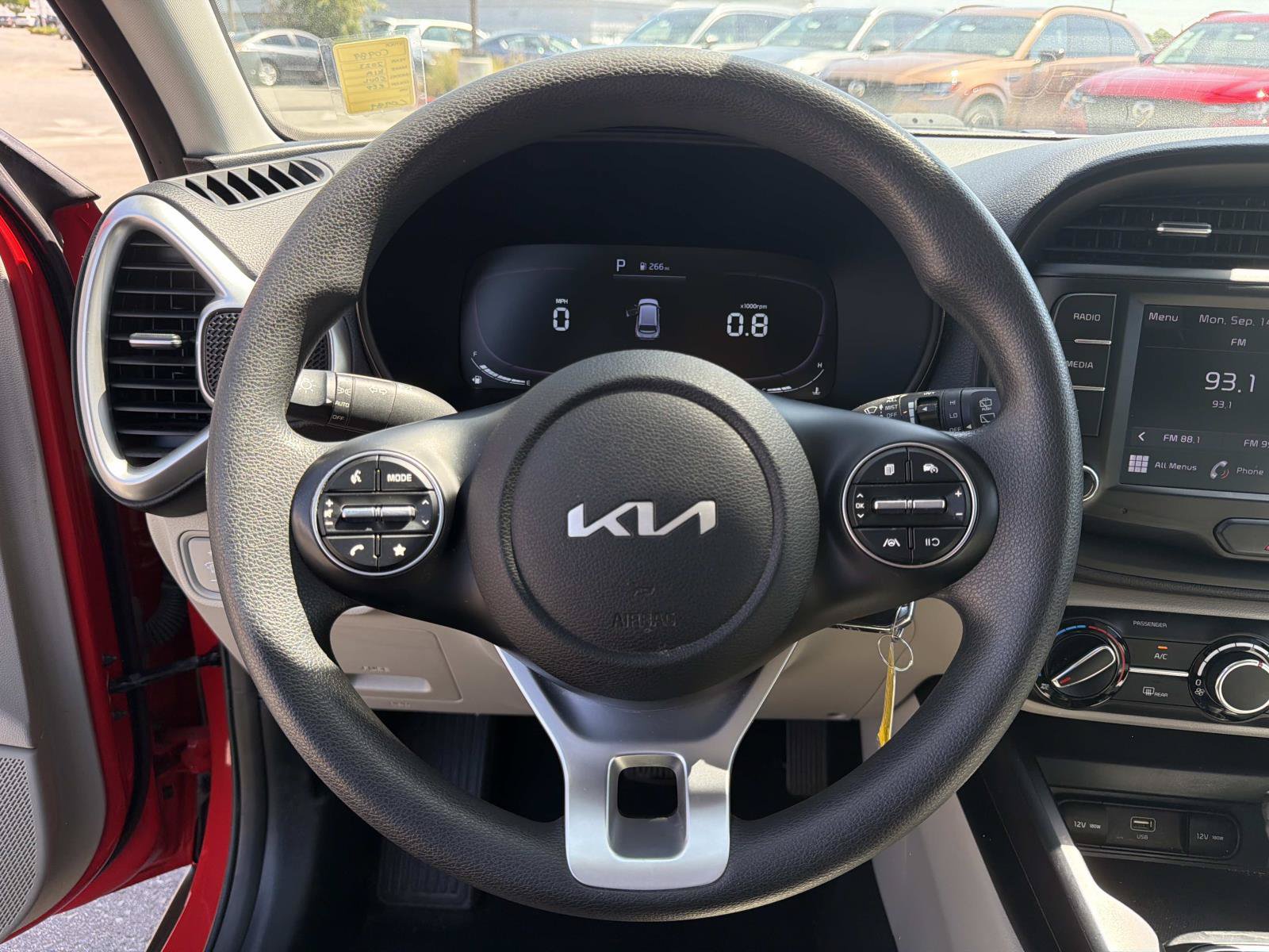 Used 2023 Kia Soul LX FWD image 8