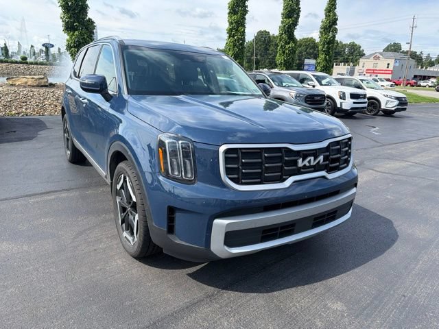 Certified 2024 Kia Telluride S w/ S Sunroof Package AWD/4WD image 3