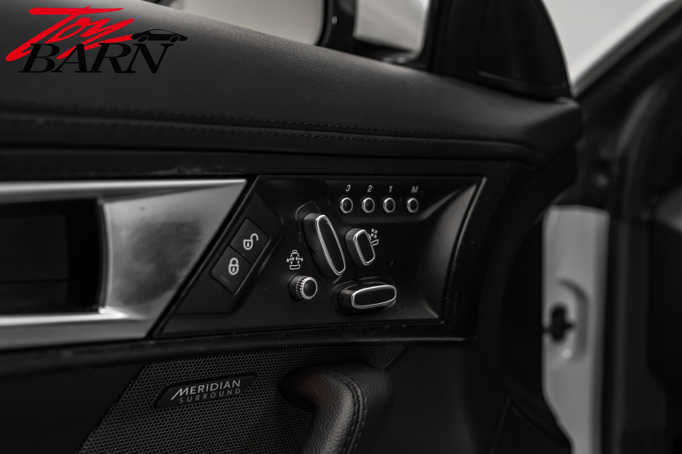 Used 2016 Jaguar F-TYPE S image 33