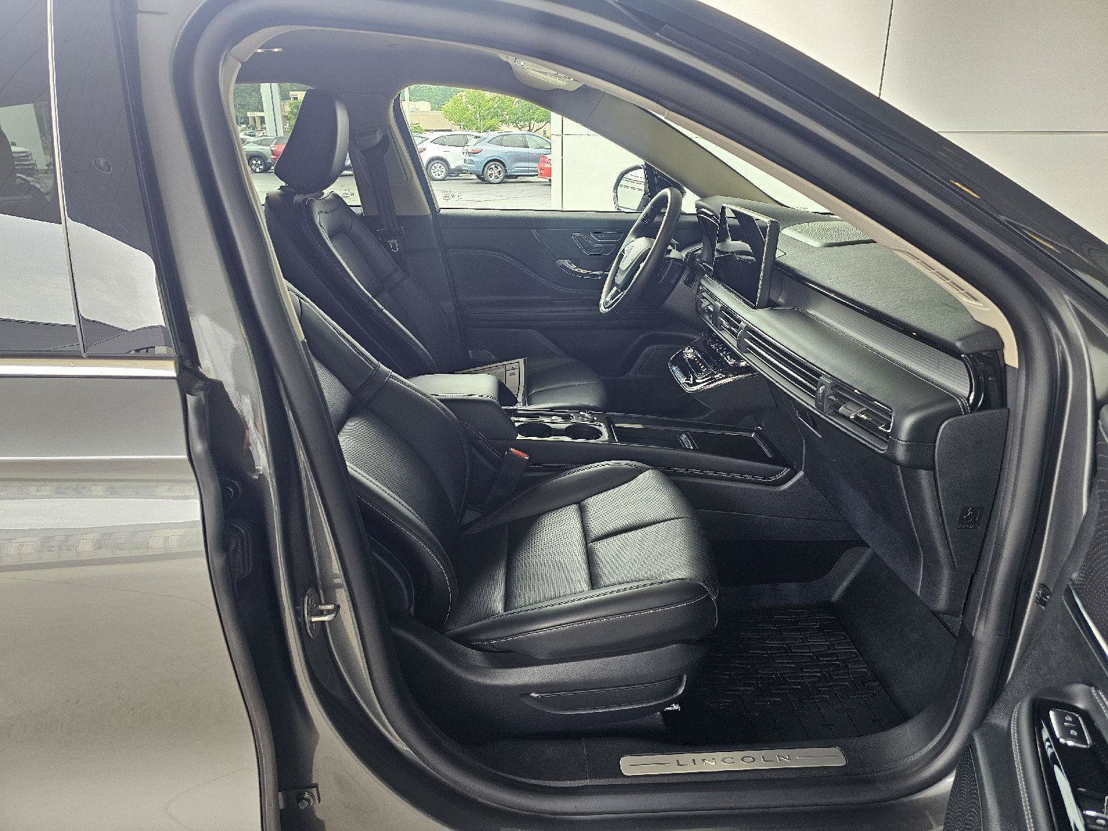 Used 2025 Lincoln Corsair AWD w/ Equipment Group 101A image 12