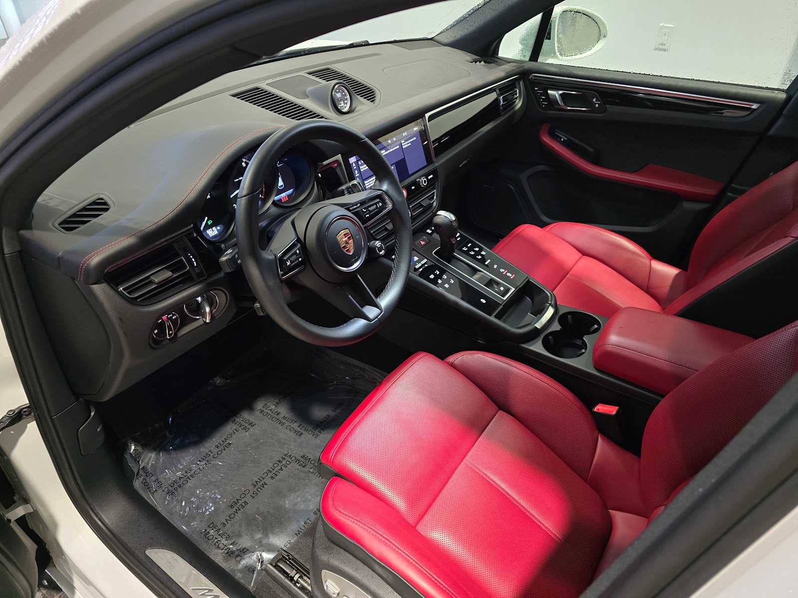 Used 2024 Porsche Macan AWD/4WD image 4