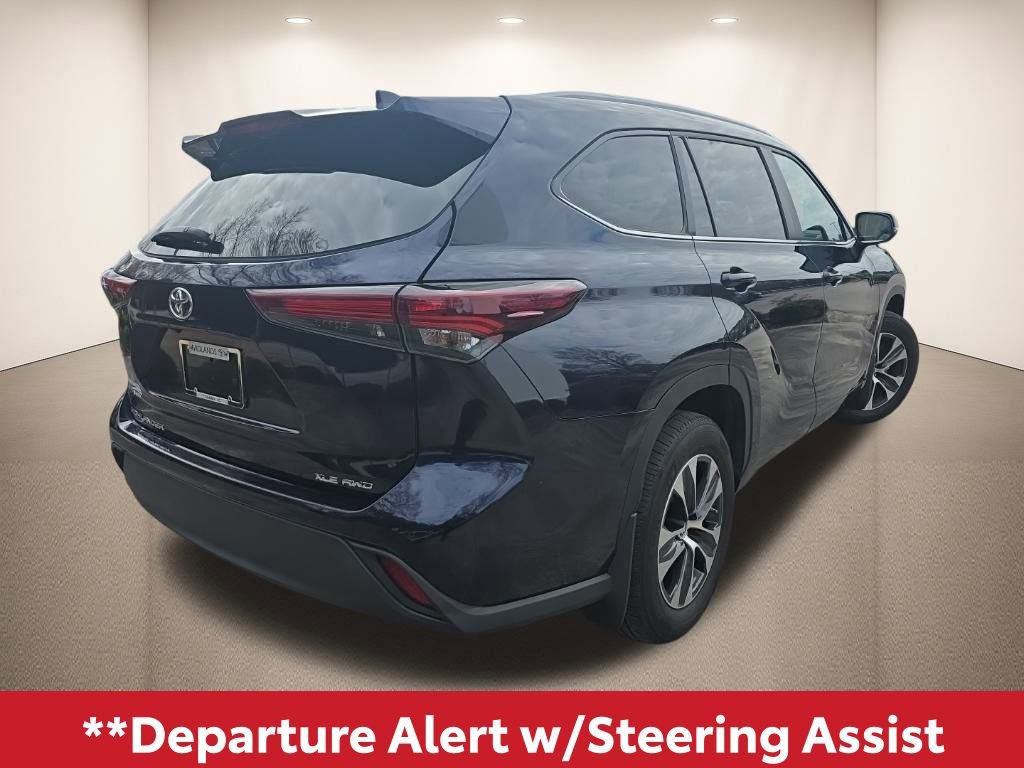Used 2024 Toyota Highlander XLE image 8