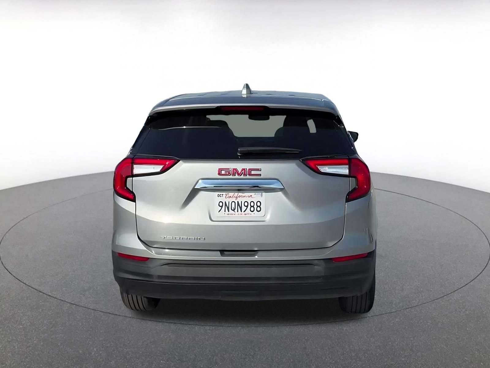 Used 2024 GMC Terrain SLE FWD image 12