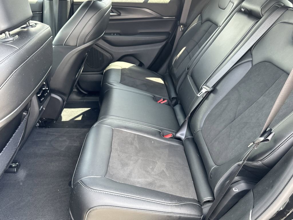 Certified 2025 Jeep Grand Cherokee Altitude image 15