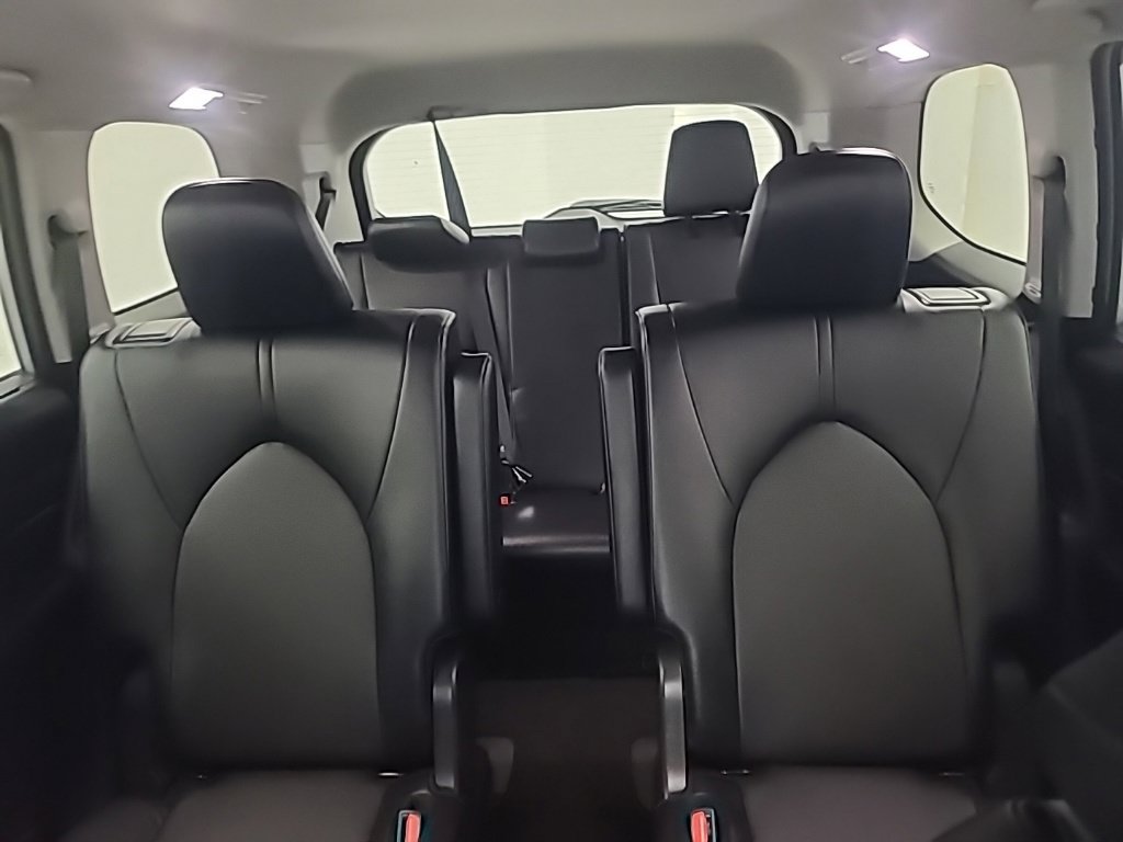 Used 2025 Toyota Grand Highlander AWD image 31