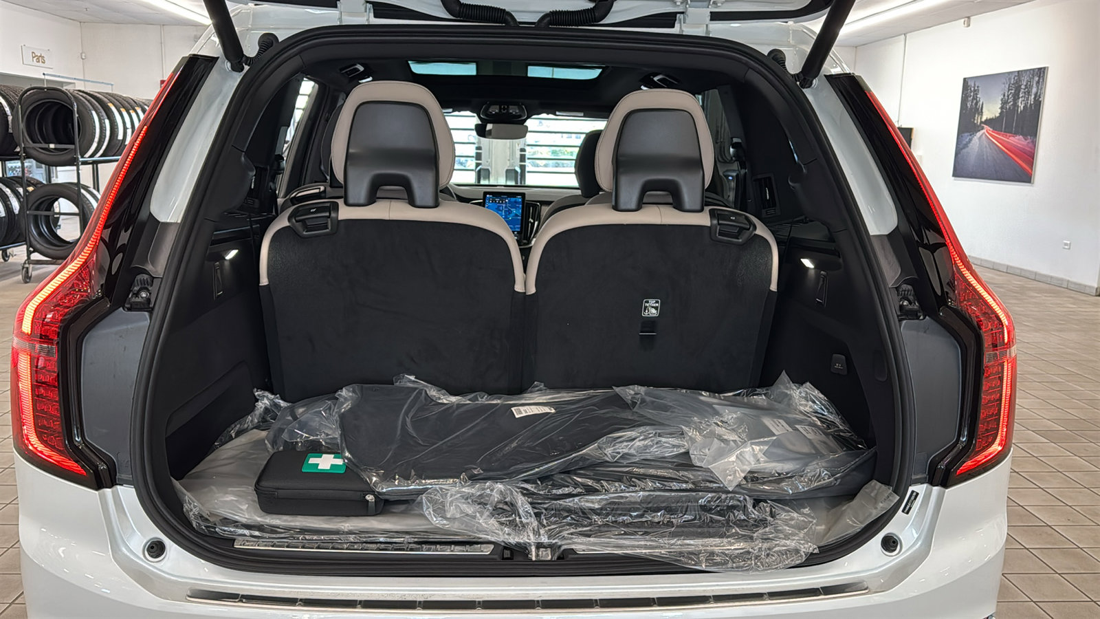New 2026 Volvo XC90 T8 Plus w/ Protection Package Premier AWD/4WD image 31