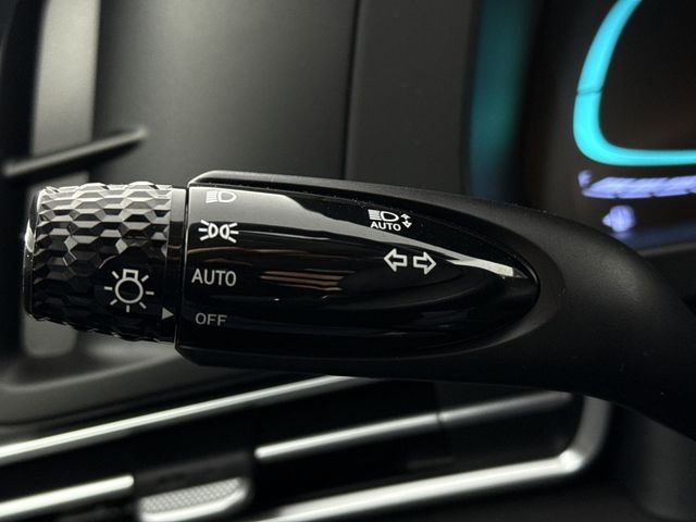 Used 2025 Hyundai Elantra Hybrid FWD image 31