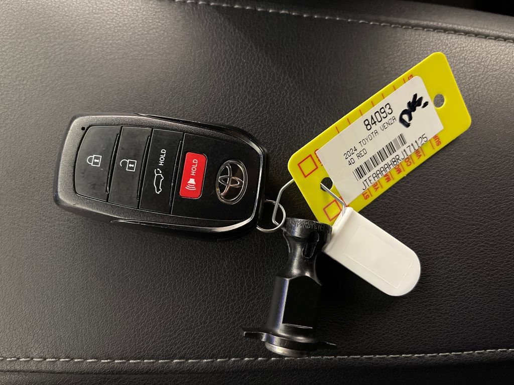 Certified 2024 Toyota Venza Limited AWD/4WD image 24