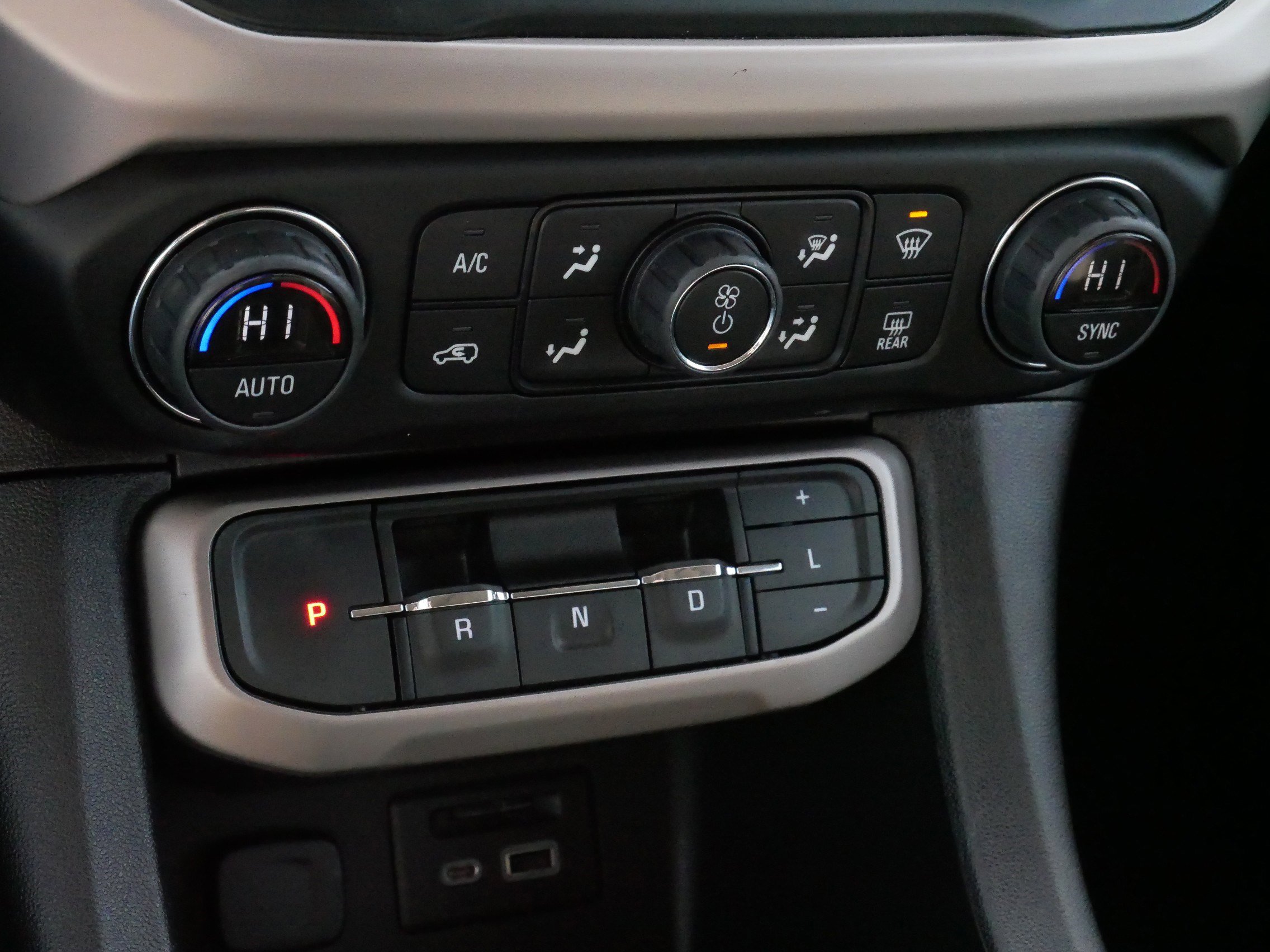 Used 2023 GMC Acadia Denali w/ Black Diamond Edition image 23