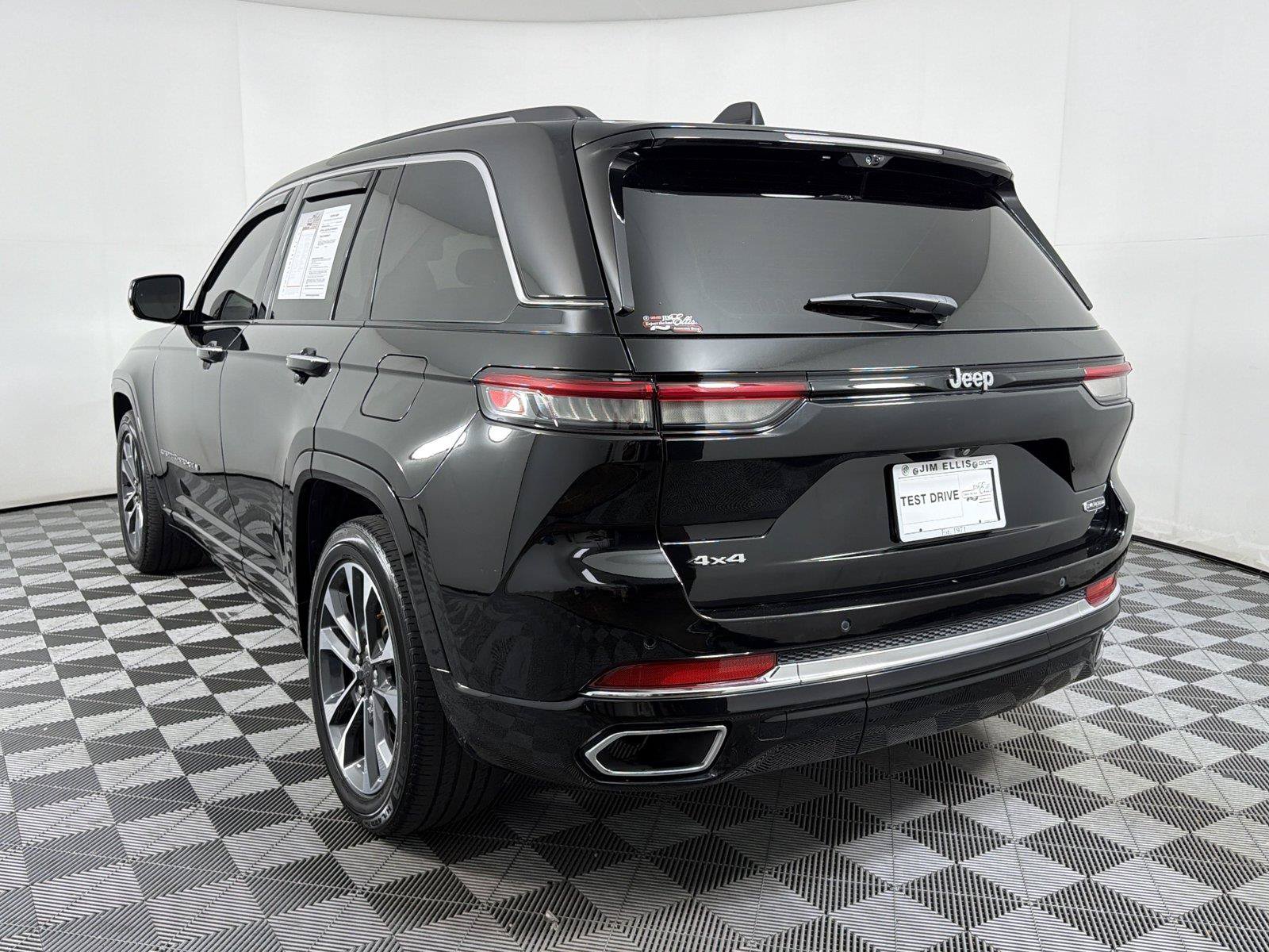 Used 2023 Jeep Grand Cherokee Overland w/ Adv Protech Group III AWD/4WD image 4
