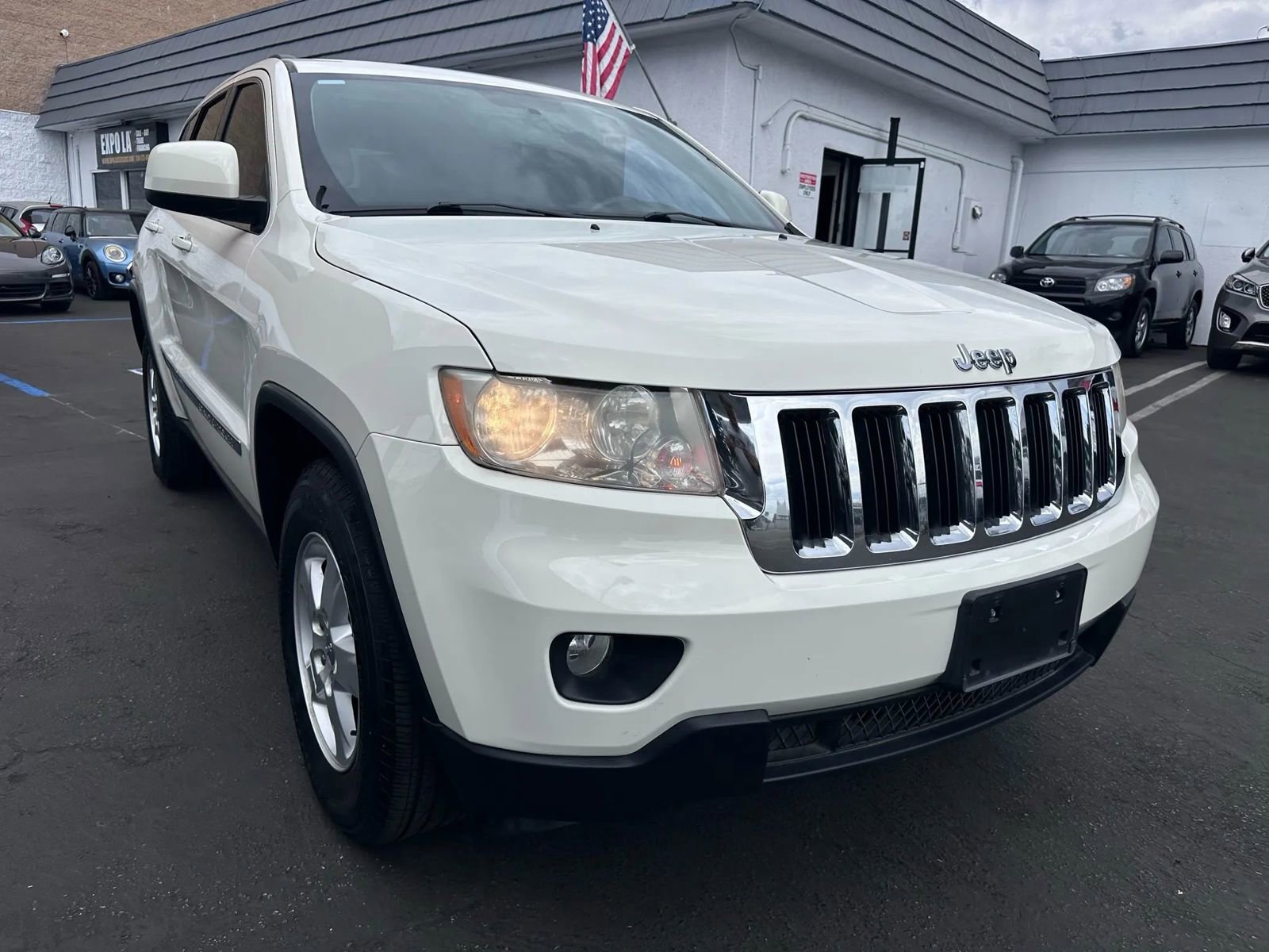 Used 2012 Jeep Grand Cherokee Laredo w/ Laredo E Group image 17