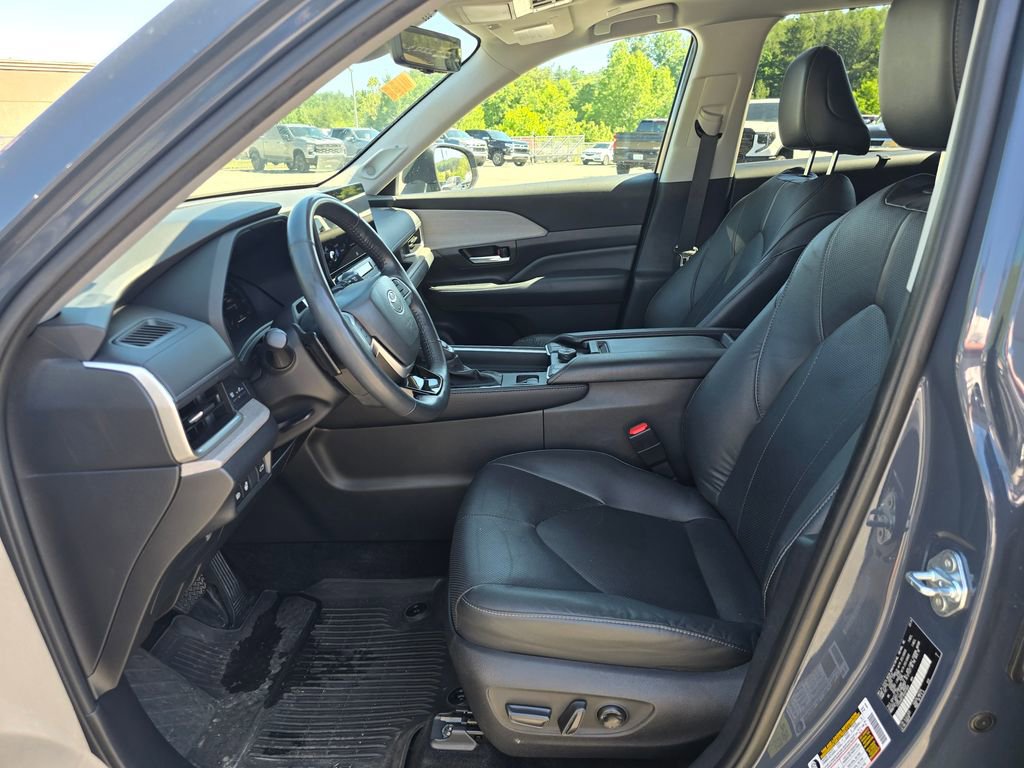 Used 2024 Toyota Grand Highlander AWD image 4