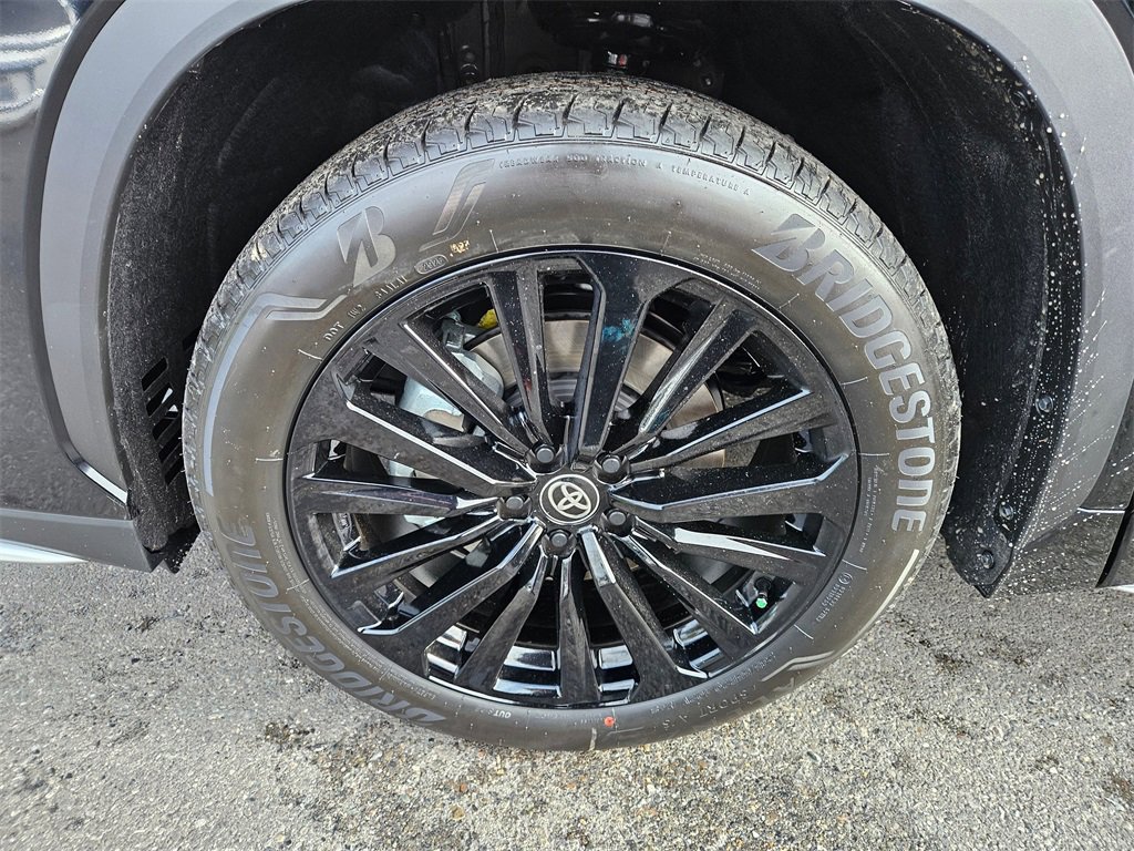 New 2025 Toyota Highlander XSE image 9