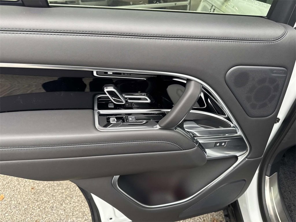 New 2025 Land Rover Range Rover SE image 13