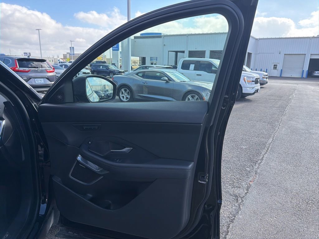 Used 2018 Jaguar E-PACE SE image 34