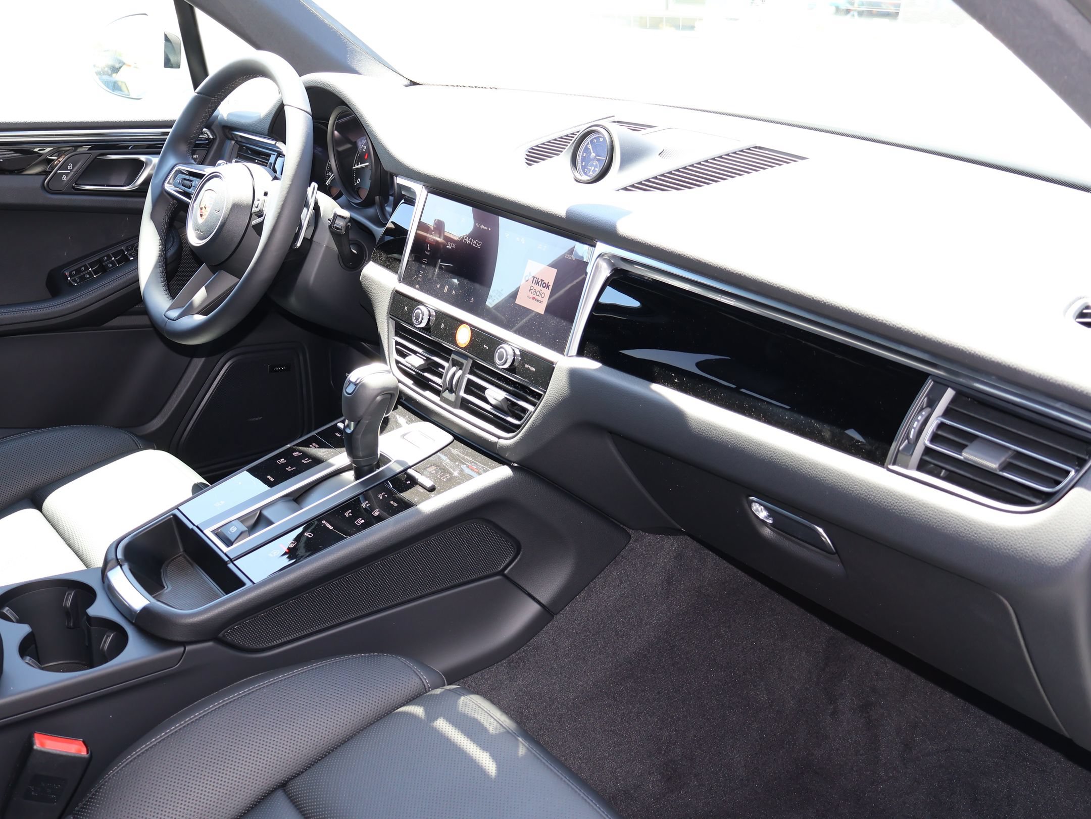 New 2026 Porsche Macan AWD/4WD image 27