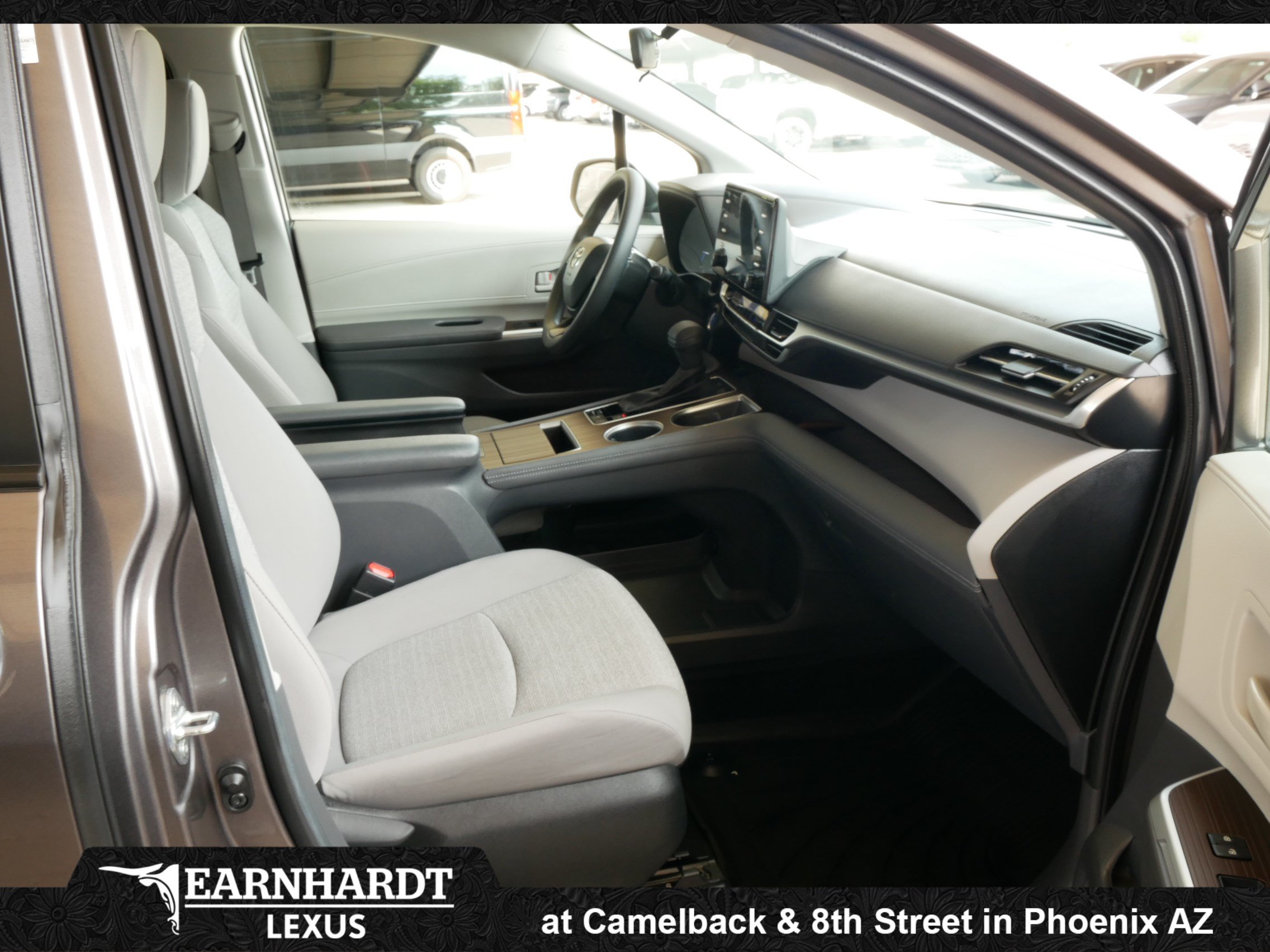 Used 2023 Toyota Sienna LE FWD image 10