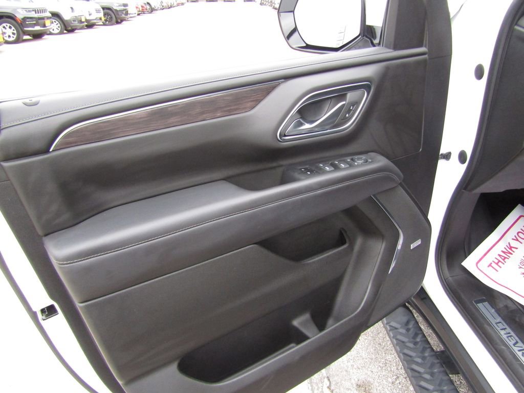Used 2023 Chevrolet Tahoe Z71 w/ Luxury Package AWD/4WD image 28