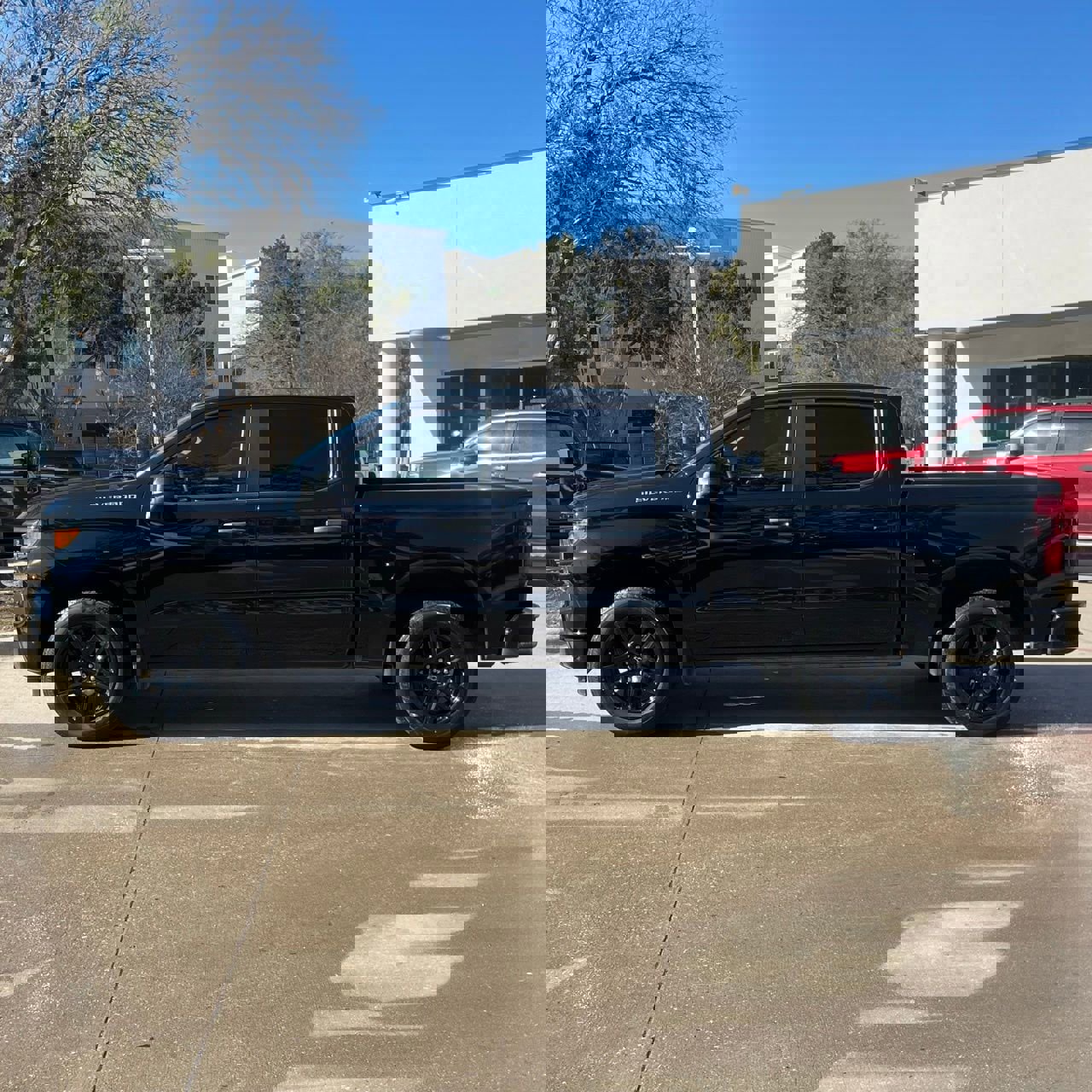 Used 2023 Chevrolet Silverado 1500 Custom image 3