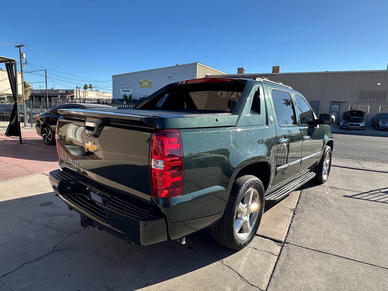 Used 2013 Chevrolet Avalanche LTZ image 4