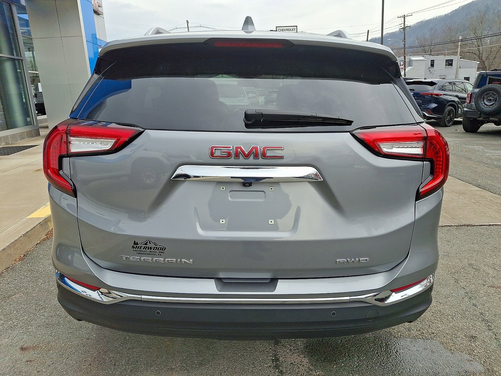 Used 2024 GMC Terrain SLT w/ Infotainment Package II image 5